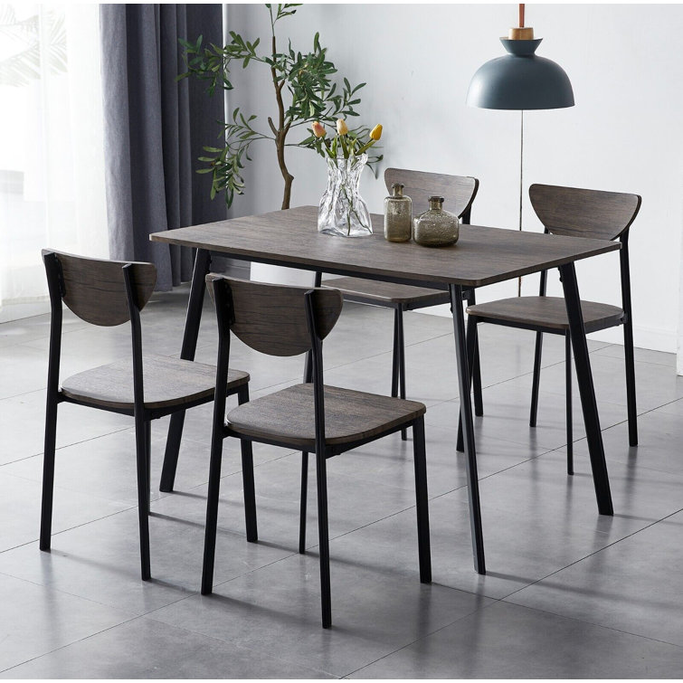 Metal frame online table and chairs